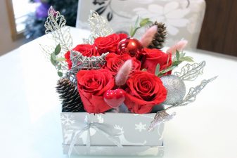 Vivid red preserved roses gift box
