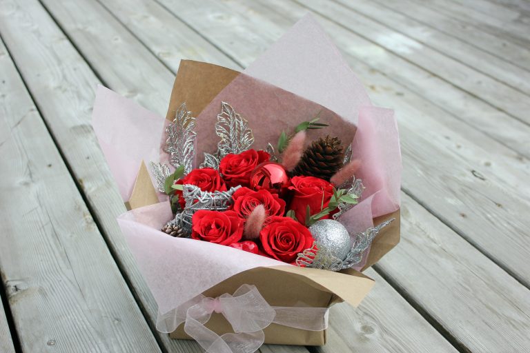 Vivid red preserved roses gift box