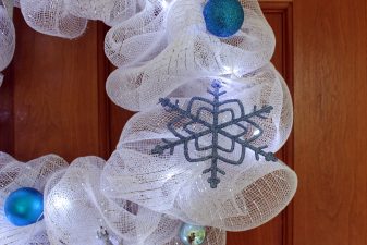 Cute wreath with Frozen characters