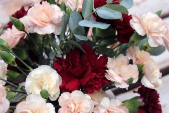 Contemporary carnations centerpiece Montreal